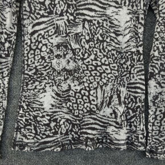 Energie Womens V Neck Top White Black Colorful Pattern Size Small - Picture 9 of 11